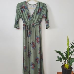 Pinkblush maternity green floral maxi dress, small